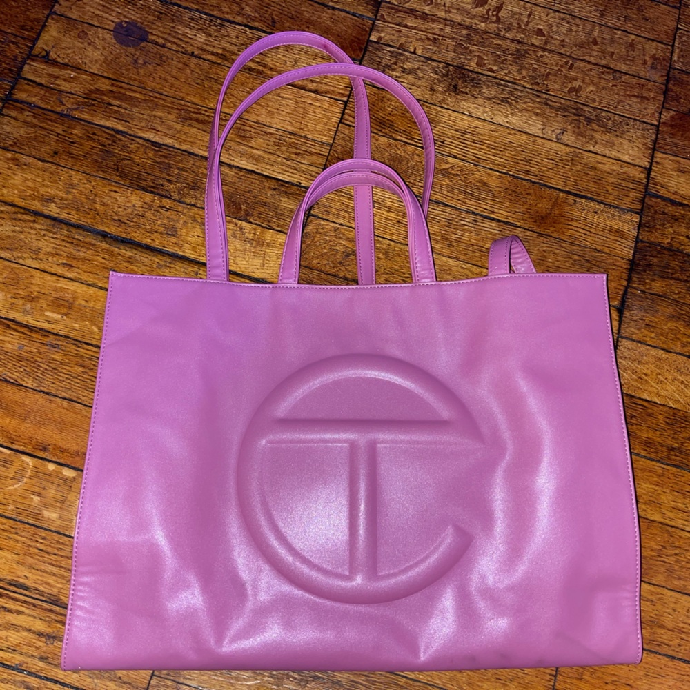 IN SEARCH/TRADE large telfar CORNED BEEF bag trade for a MEDIUM CORNED BEEF bag - Picture 2 of 3